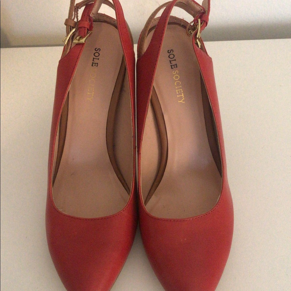 Red pumps